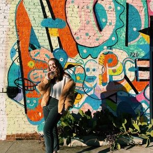 Meet your Posher, Jillian